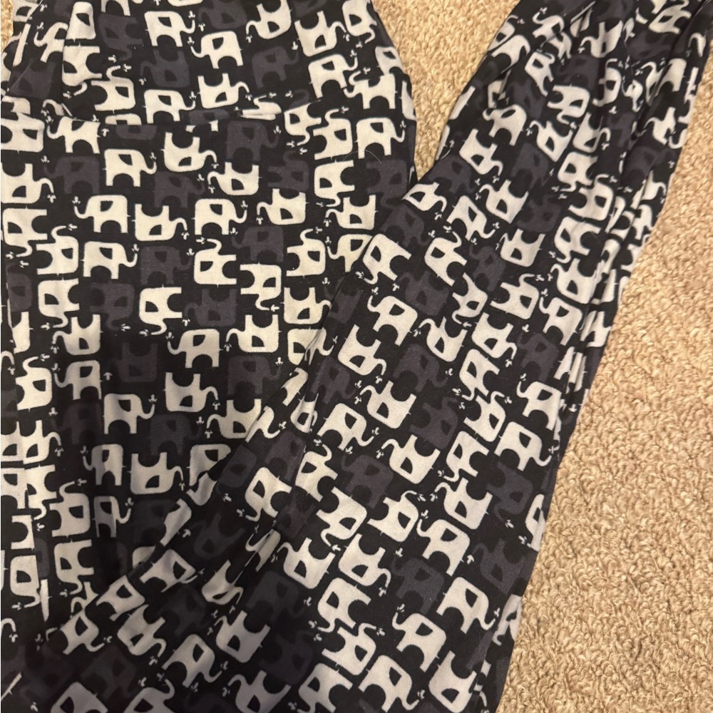 LuLaRoe Black and White Elephant Pattern Leggings